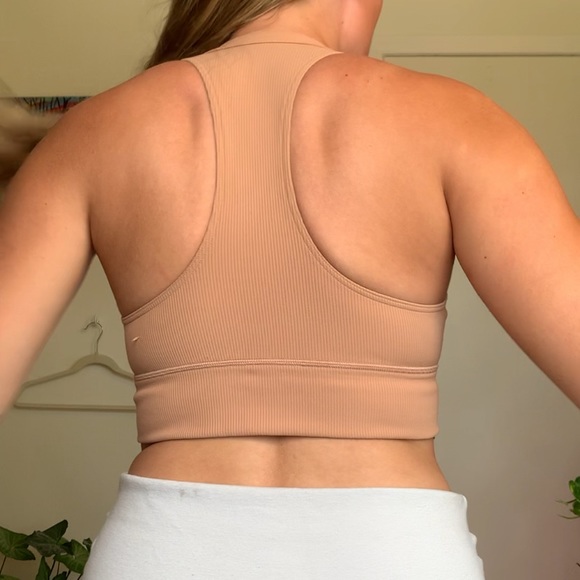 15% off bundle of 3 🌟
 Beige Arie Athletic Top - Picture 3 of 4